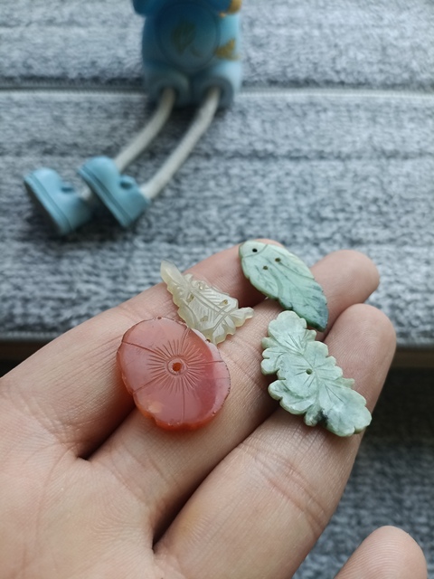古玩玉器清代翠玉瑪瑙花飾拍賣,當前價格688元
