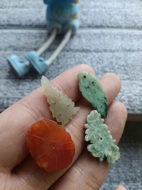 古玩玉器清代翠玉瑪瑙花飾拍賣,當前價格688元