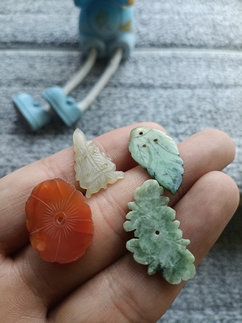 古玩玉器清代翠玉瑪瑙花飾拍賣,當前價格688元