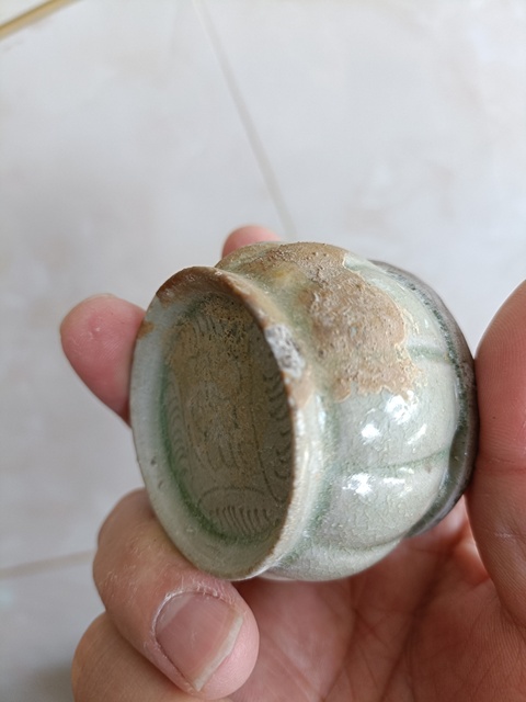 古玩陶瓷館藏級五代十國越窯青瓷刻花盞托拍賣，當前價格860元