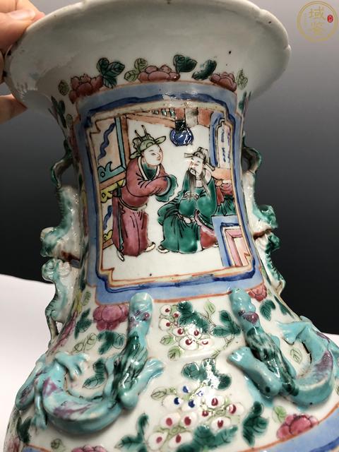 古玩陶瓷粉彩開窗人物故事紋貼塑螭龍獅耳瓶拍賣,當前價格11800元