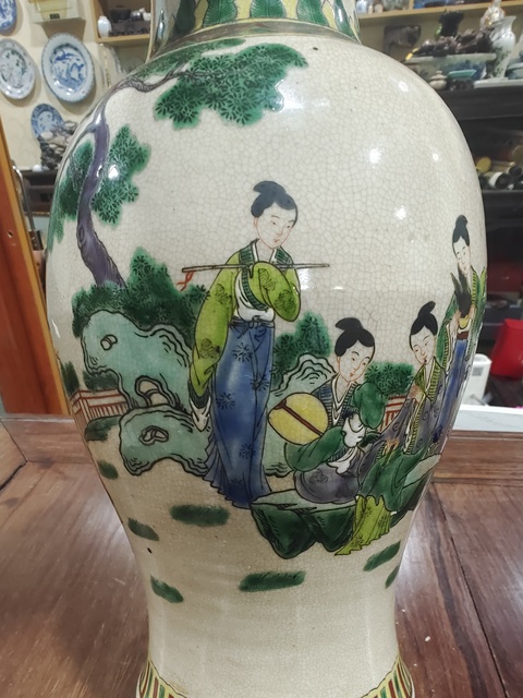 古玩陶瓷五彩十二金釵觀音瓶拍賣,當前價格3800元