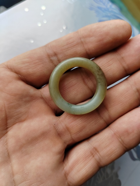 古玩玉器晚清和田玉雕“素紋環”拍賣，當前價格399元