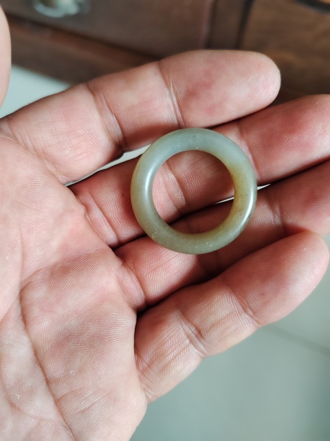 古玩玉器晚清和田玉雕“素紋環”拍賣，當前價格399元