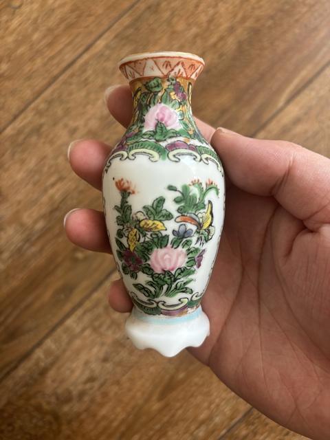古玩陶瓷廣彩花蝶紋連坐瓶拍賣,當前價格268元