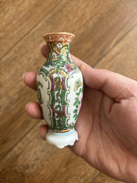 古玩陶瓷廣彩花蝶紋連坐瓶拍賣,當前價格268元