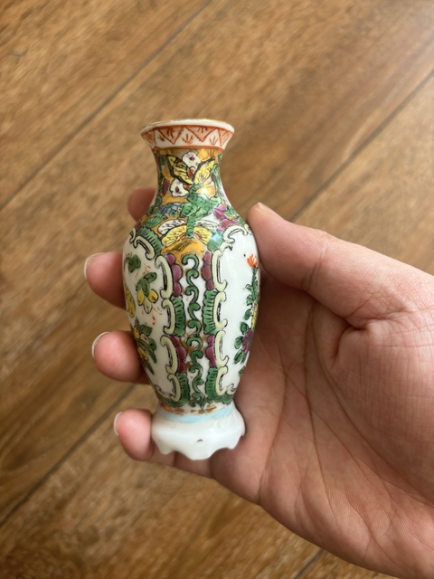 古玩陶瓷廣彩花蝶紋連坐瓶拍賣,當前價格268元