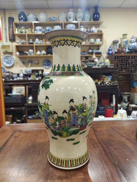 古玩陶瓷五彩十二金釵觀音瓶拍賣,當前價格3800元