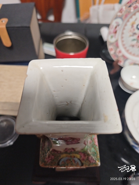 古玩陶瓷咸豐廣彩人物獅耳瓶拍賣,當(dāng)前價格1188元