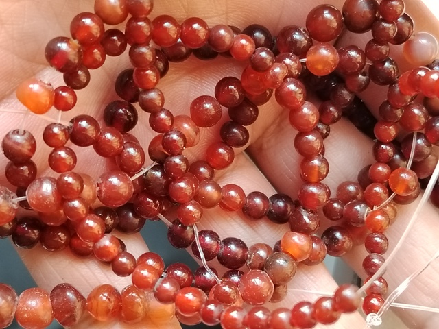 古玩玉器紅瑪瑙隔珠隔片珠鏈一條拍賣,當前價格266元