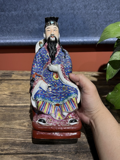 古玩陶瓷民國粉彩人物瓷塑拍賣,當前價格8800元