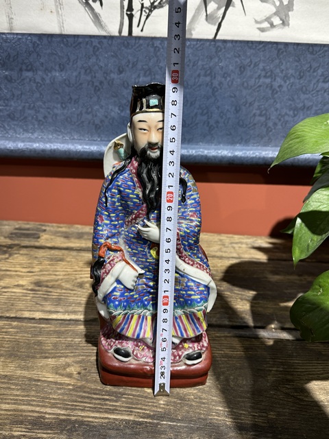 古玩陶瓷民國粉彩人物瓷塑拍賣,當前價格8800元