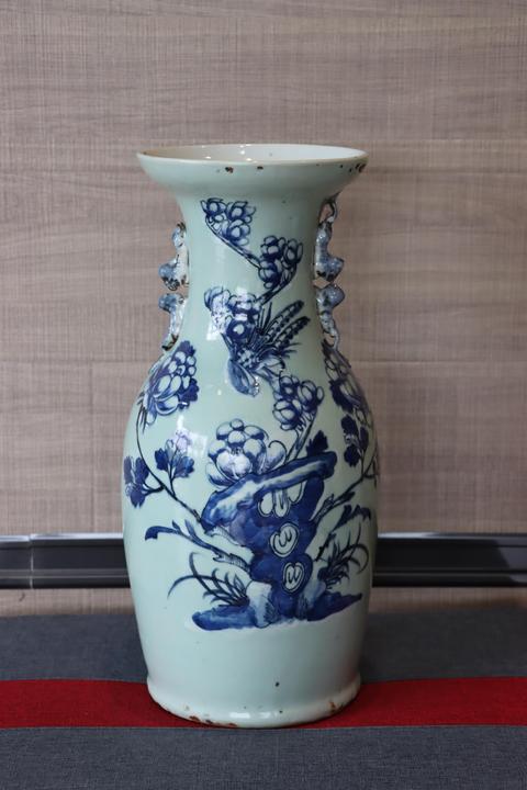 域鉴古玩】豆青釉青花花鸟纹盘口瓶拍卖价格/图片/值多少钱
