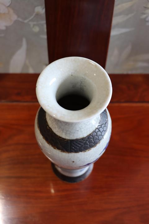 古玩陶瓷哥釉地鐵銹釉青花人物觀音瓶拍賣，當前價格6600元