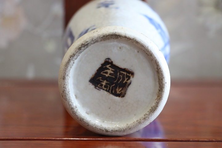 古玩陶瓷哥釉地鐵銹釉青花人物觀音瓶拍賣，當前價格6600元