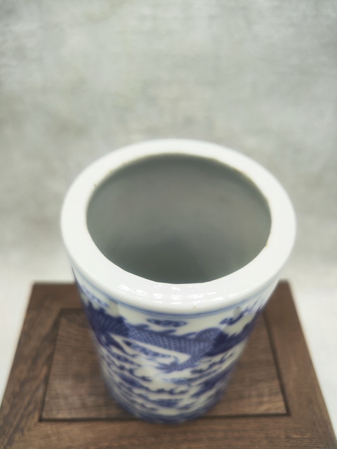 古玩陶瓷民國(guó)龍紋筆筒拍賣(mài),當(dāng)前價(jià)格5800元