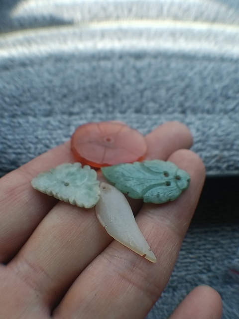 古玩玉器清代翠玉瑪瑙花飾拍賣,當(dāng)前價格566元
