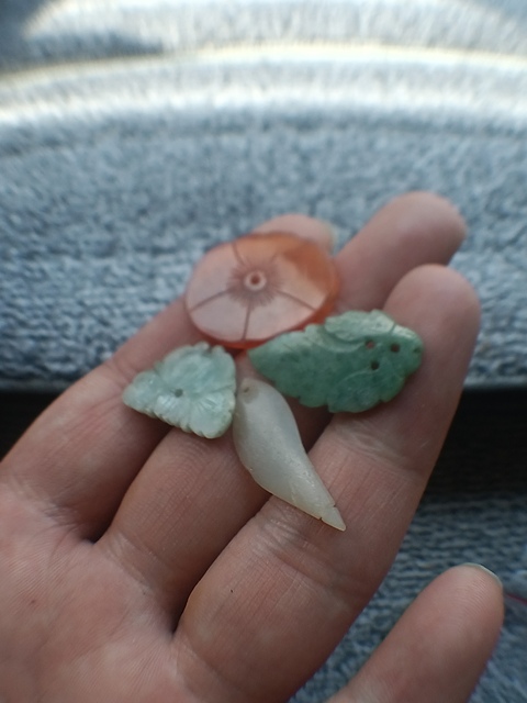 古玩玉器清代翠玉瑪瑙花飾拍賣,當(dāng)前價格566元