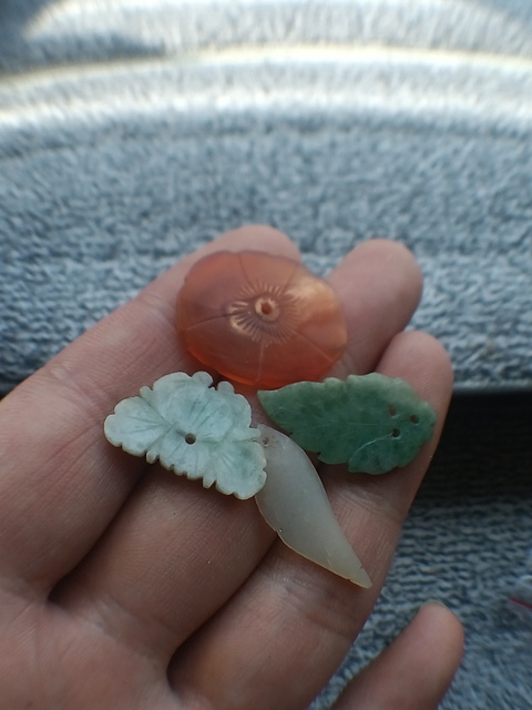 古玩玉器清代翠玉瑪瑙花飾拍賣,當(dāng)前價格566元