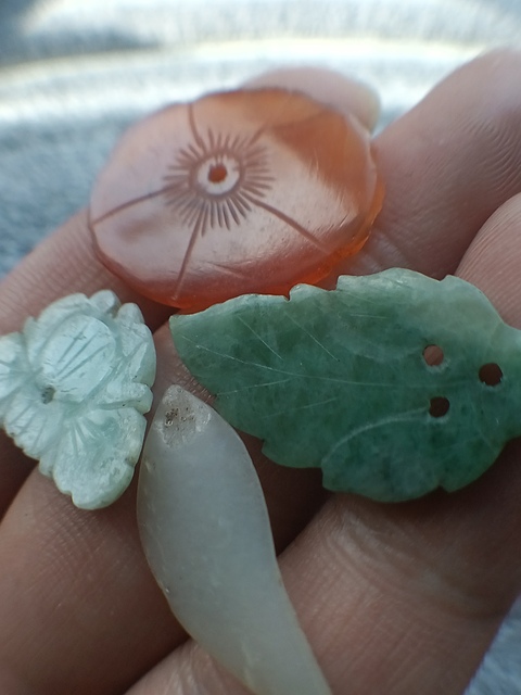 古玩玉器清代翠玉瑪瑙花飾拍賣,當(dāng)前價格566元