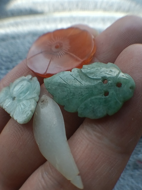 古玩玉器清代翠玉瑪瑙花飾拍賣,當(dāng)前價格566元