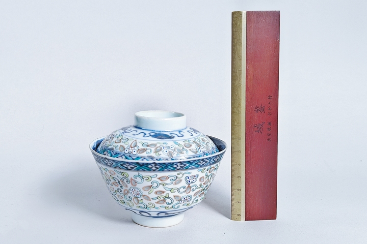 古玩陶瓷民國·青花加彩纏枝蓮八寶玲瓏瓷蓋碗拍賣,當(dāng)前價格3456元