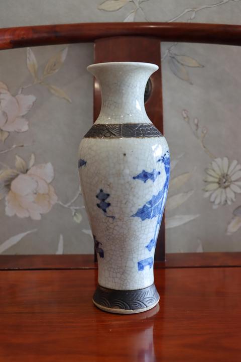 古玩陶瓷哥釉地鐵銹釉青花人物觀音瓶拍賣，當前價格6600元