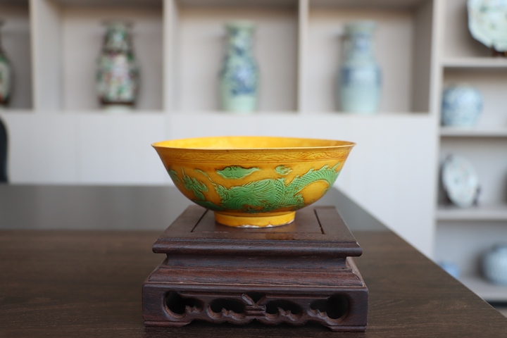 古玩陶瓷晚清黃地刻綠龍碗拍賣，當前價格6500元