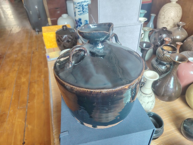 古玩陶瓷黑釉花澆拍賣，當(dāng)前價格2000元