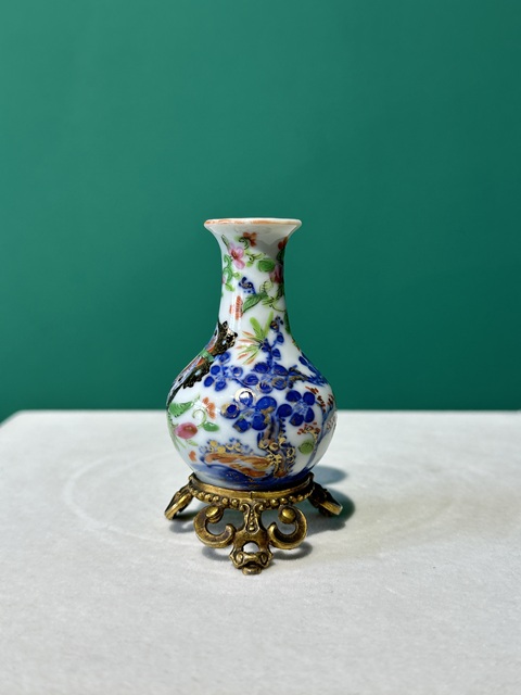 古玩陶瓷清代中期青花加廣彩小瓶拍賣,當前價格4800元
