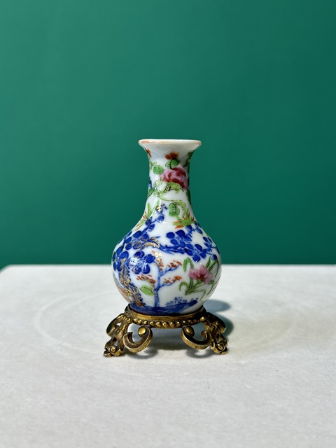 古玩陶瓷清代中期青花加廣彩小瓶拍賣,當前價格4800元
