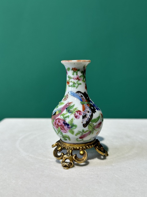 古玩陶瓷清代中期青花加廣彩小瓶拍賣,當前價格4800元