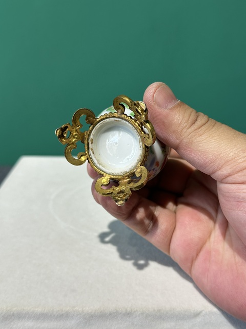 古玩陶瓷清代中期青花加廣彩小瓶拍賣,當前價格4800元