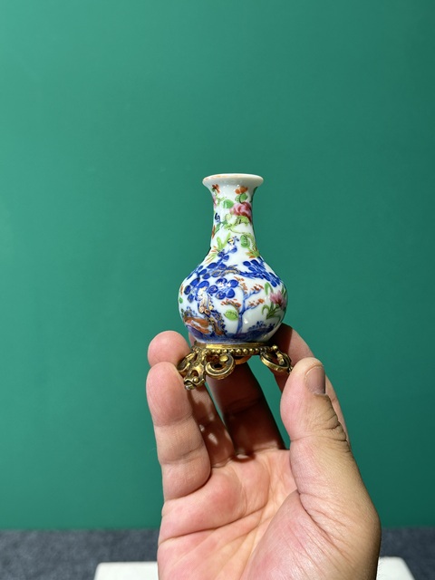 古玩陶瓷清代中期青花加廣彩小瓶拍賣,當前價格4800元