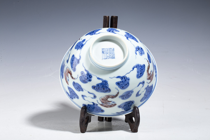 古玩陶瓷清乾隆·青花釉里紅洪福齊天紋碗真品鑒賞圖