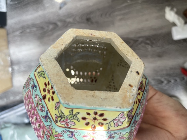 古玩陶瓷粉彩燈罩拍賣,當(dāng)前價格3850元