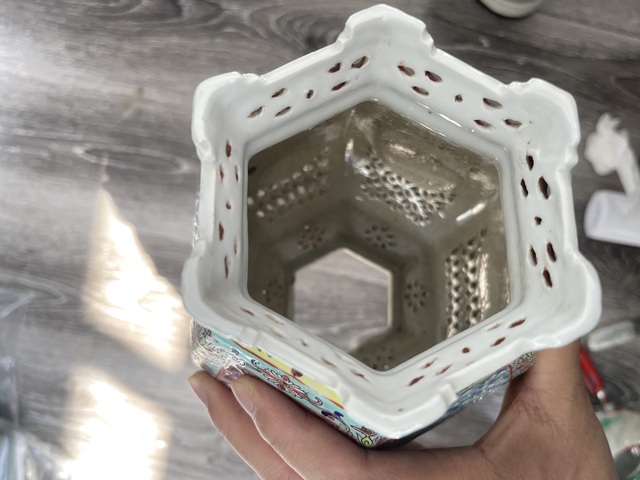 古玩陶瓷粉彩燈罩拍賣,當(dāng)前價格3850元