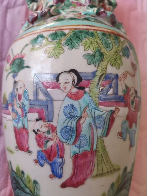 古玩陶瓷清同治粉彩人物螭耳瓶拍賣，當前價格4000元