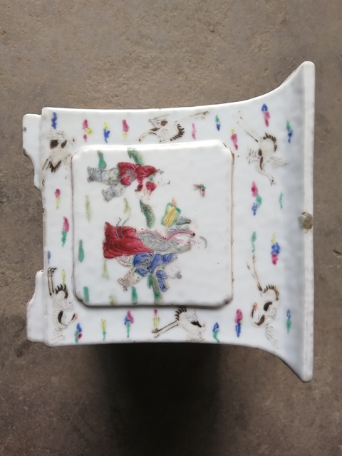 古玩陶瓷粉彩人物故事紋四方花盆拍賣，當(dāng)前價格4500元