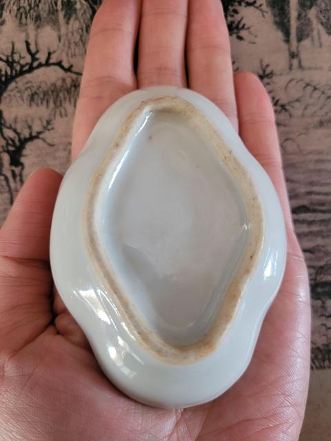 古玩陶瓷晚清官窯畫師余子清淺絳彩山水紋海棠碟拍賣,當前價格450元