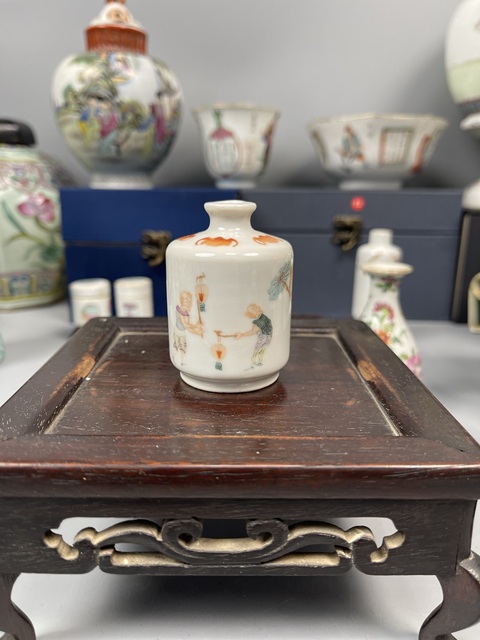 古玩陶瓷清同治粉彩鐘馗嫁妹圖鼻煙壺拍賣,當前價格13800元