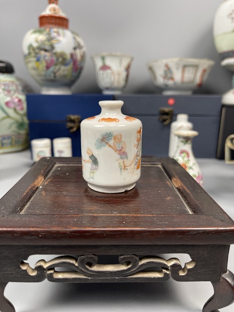 古玩陶瓷清同治粉彩鐘馗嫁妹圖鼻煙壺拍賣,當前價格13800元
