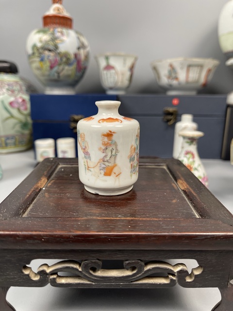 古玩陶瓷清同治粉彩鐘馗嫁妹圖鼻煙壺拍賣,當前價格13800元