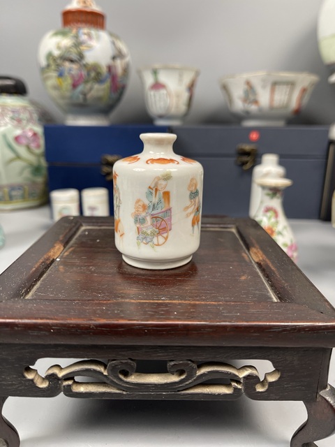 古玩陶瓷清同治粉彩鐘馗嫁妹圖鼻煙壺拍賣,當前價格13800元