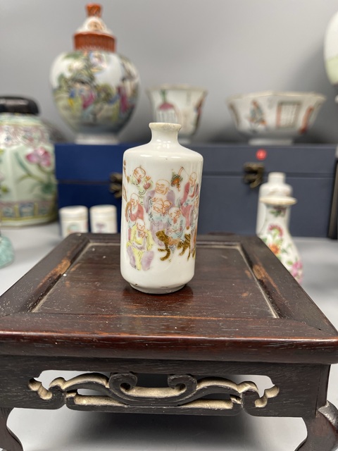 古玩陶瓷清同治粉彩十八羅漢圖鼻煙壺拍賣，當前價格13800元