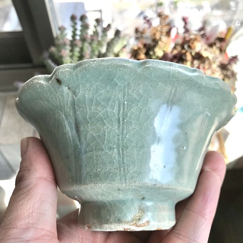 古玩陶瓷龍泉青瓷刻花花口茶碗拍賣，當前價格2000元