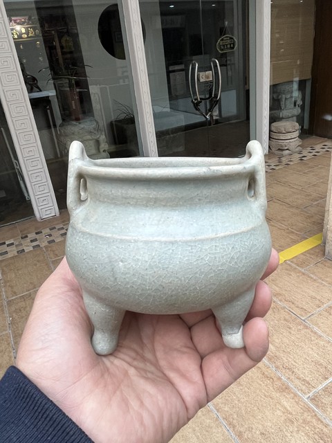 古玩陶瓷【無托實拍】龍泉青瓷雙耳三足爐拍賣,當前價格777元