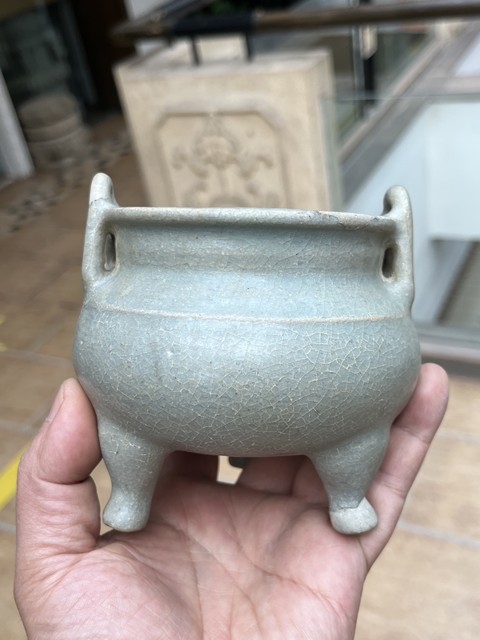 古玩陶瓷【無托實拍】龍泉青瓷雙耳三足爐拍賣,當前價格777元