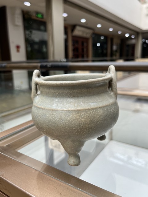 古玩陶瓷【無托實拍】龍泉青瓷雙耳三足爐拍賣,當前價格777元