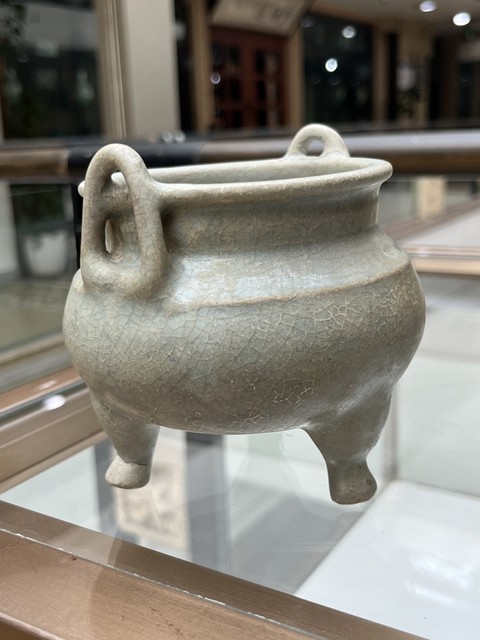 古玩陶瓷【無托實拍】龍泉青瓷雙耳三足爐拍賣,當前價格777元